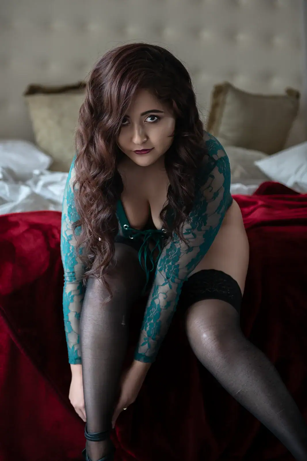 Curvy Boudoir Photography Johannesburg Woman in green lace lingerie during a boudoir photoshoot in Johannesburg